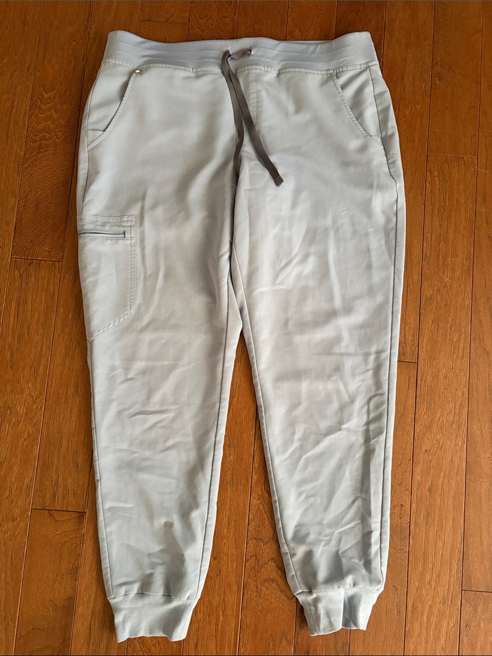Figs Women’s light blue Zamora joggers. Size large